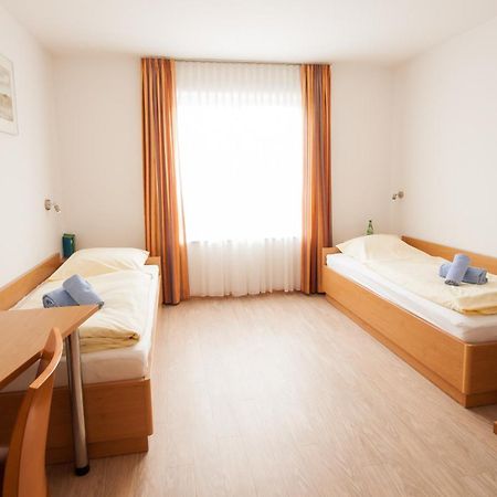 مبيت وإفطار Gastehaus Olympia Reitanlage Munchen-Riem المظهر الخارجي الصورة