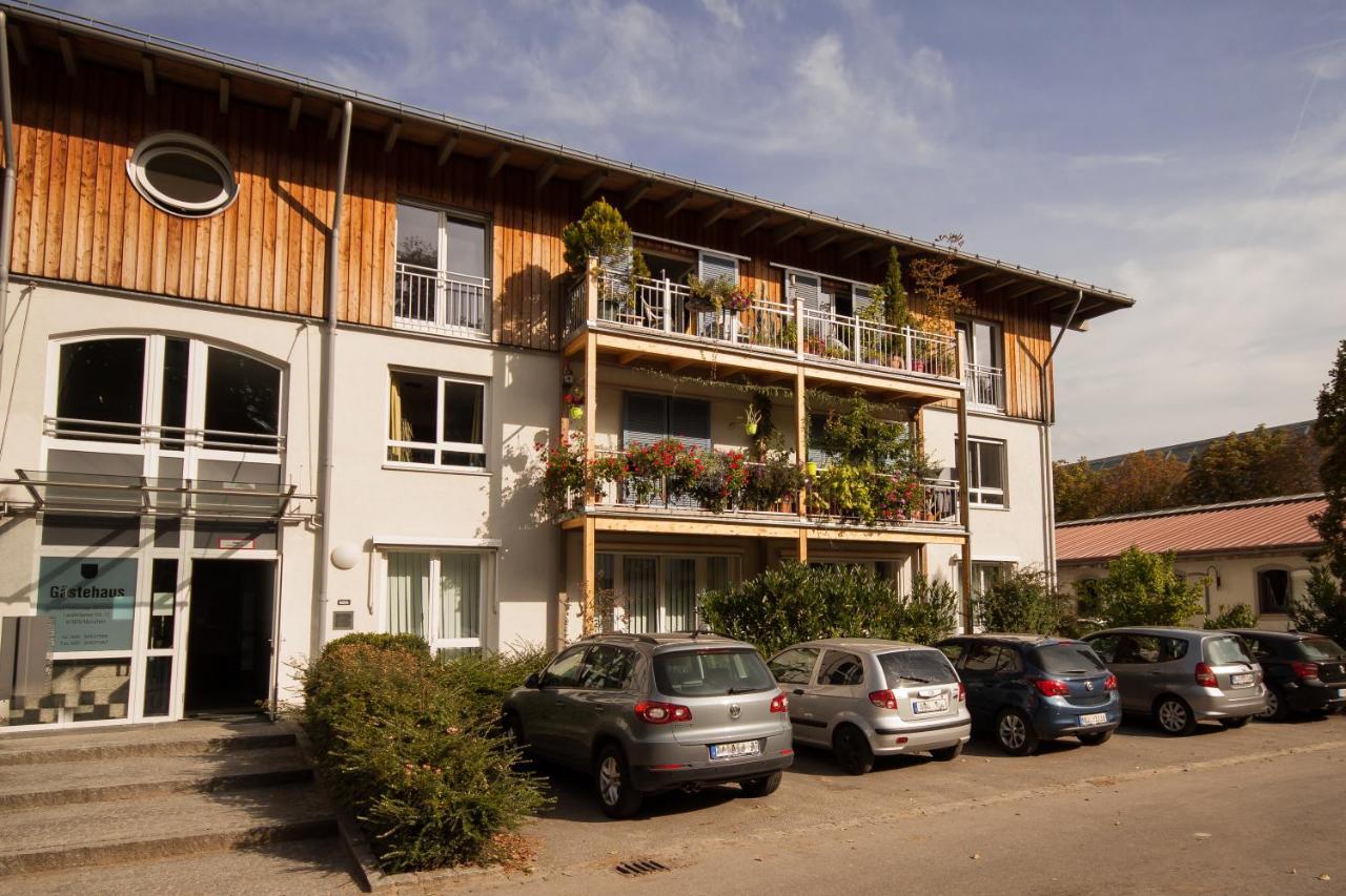 مبيت وإفطار Gastehaus Olympia Reitanlage Munchen-Riem المظهر الخارجي الصورة