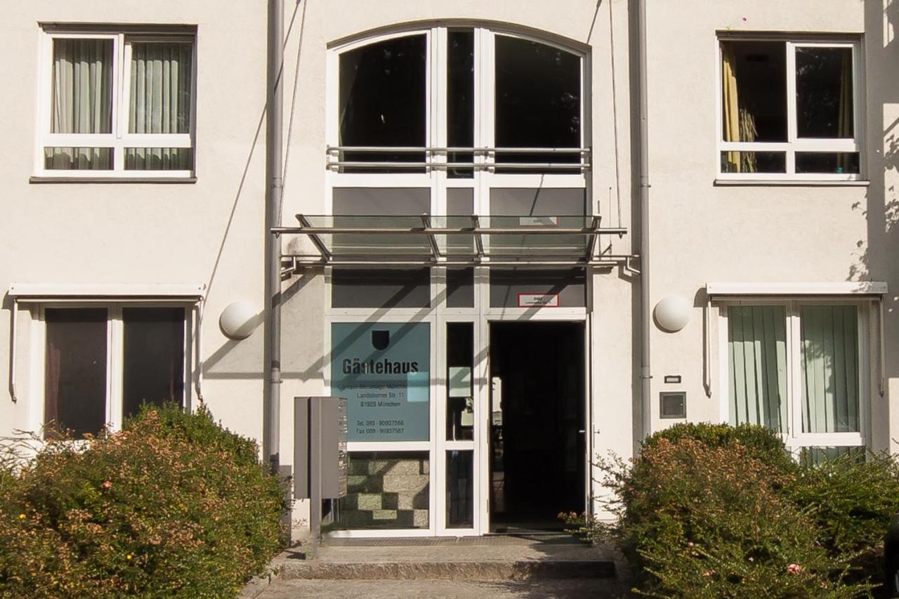 مبيت وإفطار Gastehaus Olympia Reitanlage Munchen-Riem المظهر الخارجي الصورة