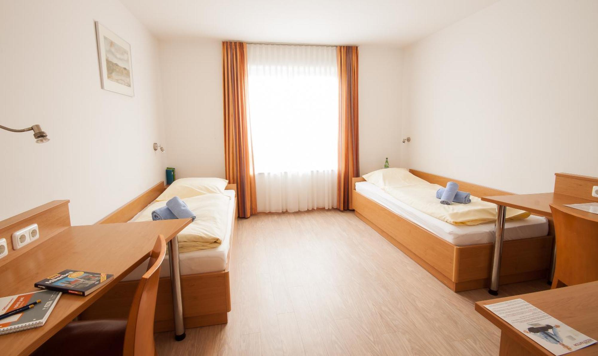 مبيت وإفطار Gastehaus Olympia Reitanlage Munchen-Riem المظهر الخارجي الصورة