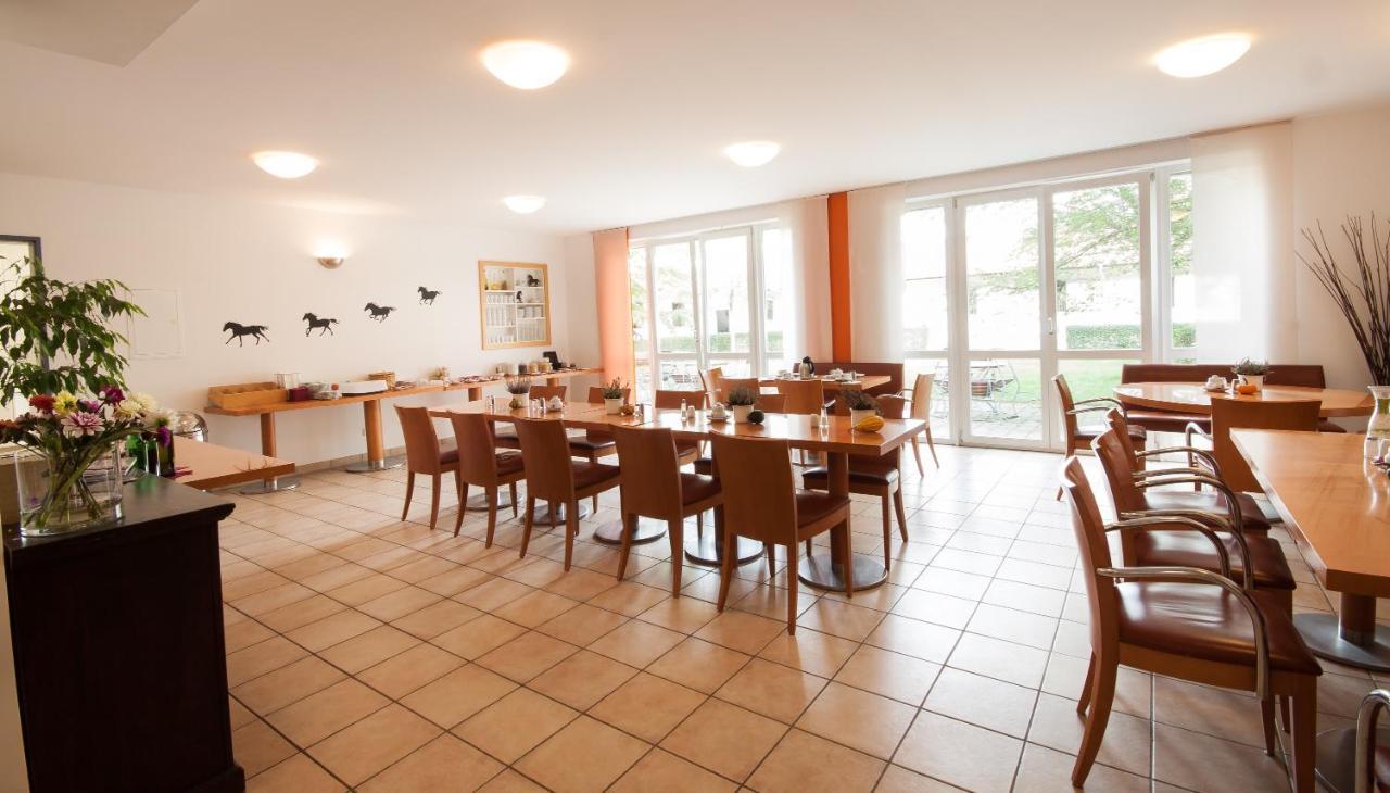 مبيت وإفطار Gastehaus Olympia Reitanlage Munchen-Riem المظهر الخارجي الصورة