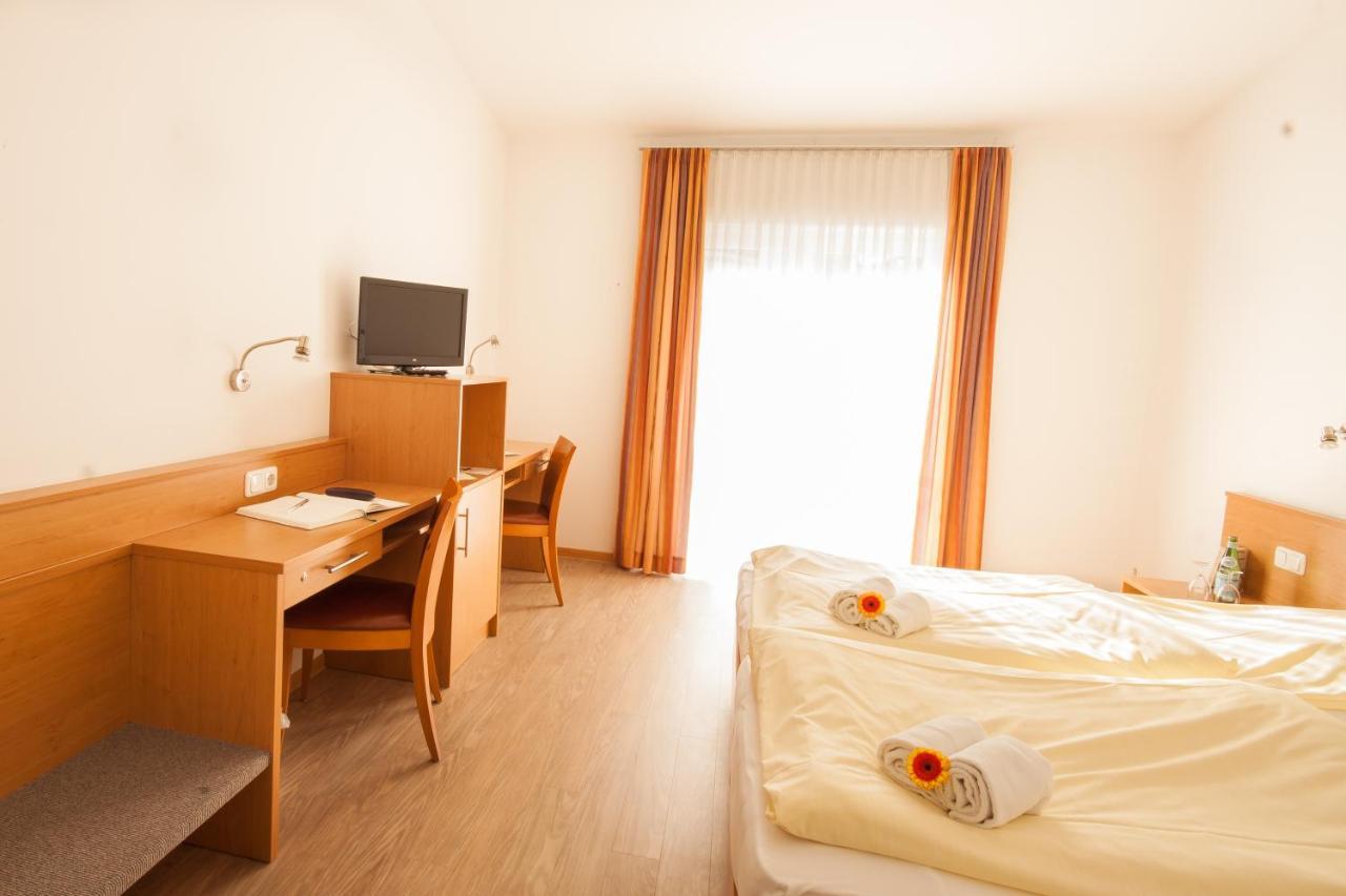 مبيت وإفطار Gastehaus Olympia Reitanlage Munchen-Riem المظهر الخارجي الصورة